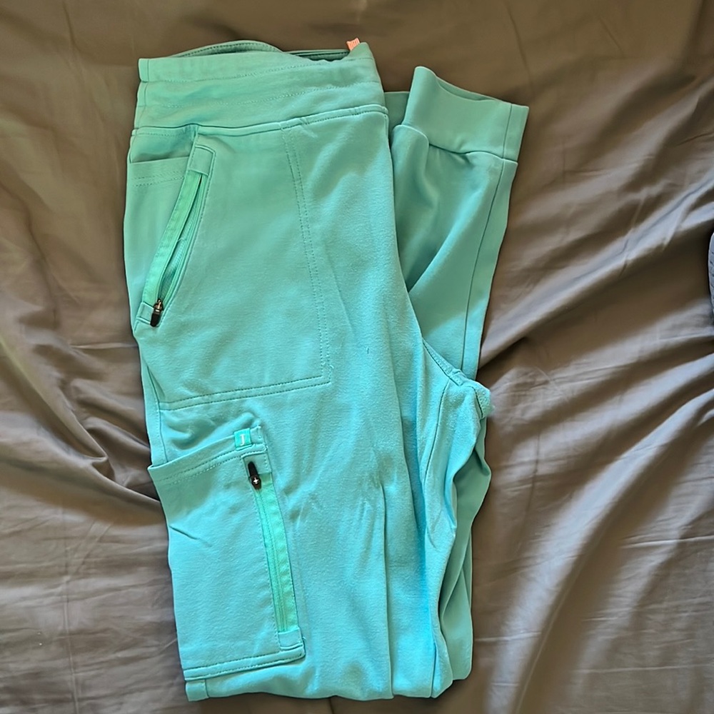 Jaannu 10 pocket jogger scrubs